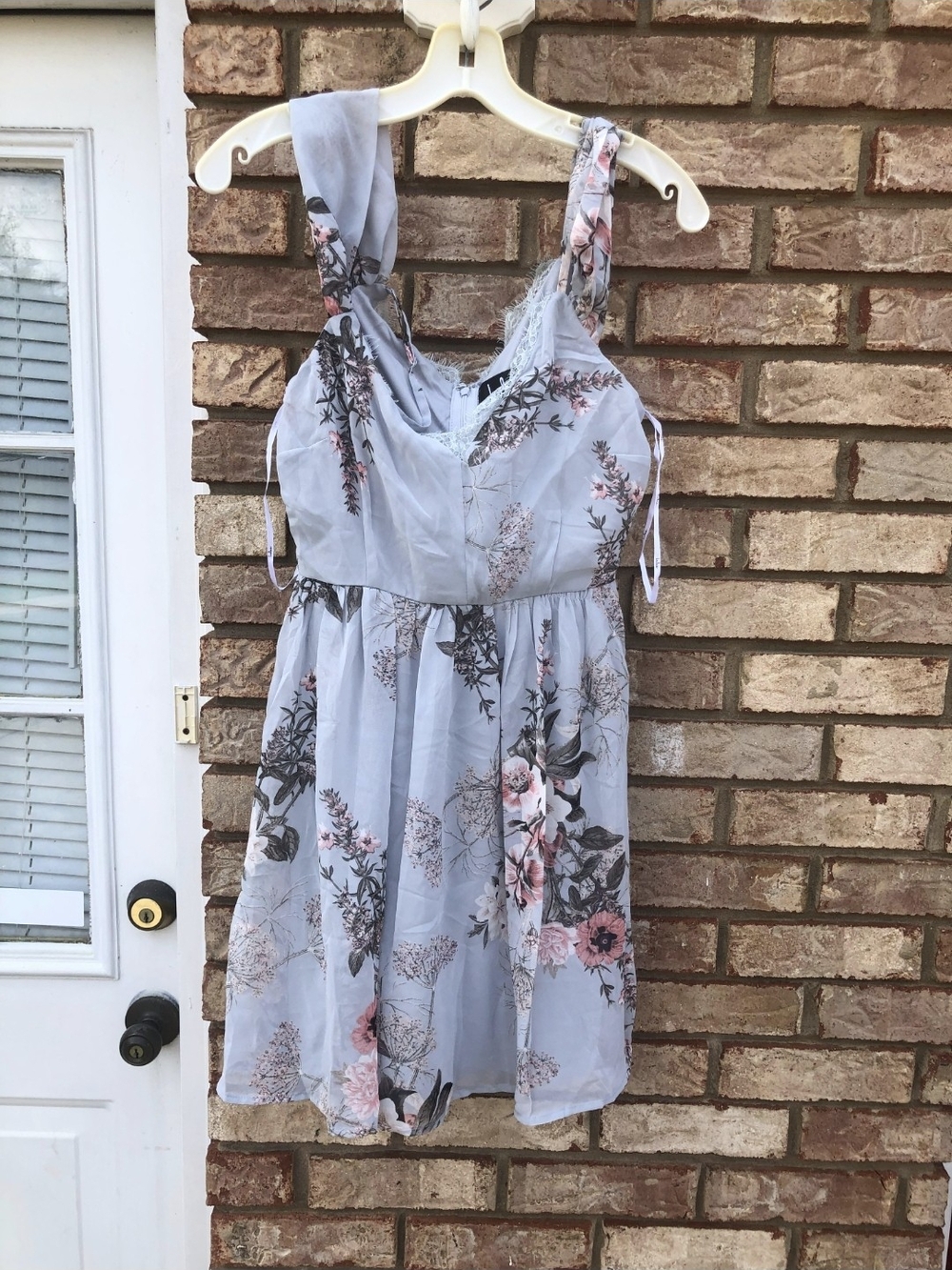 New Women’s Lulu’s Gray & Pink Floral Short Dress, Size XS